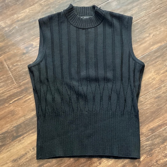 St. John Sweaters - St. John sleeveless sweater